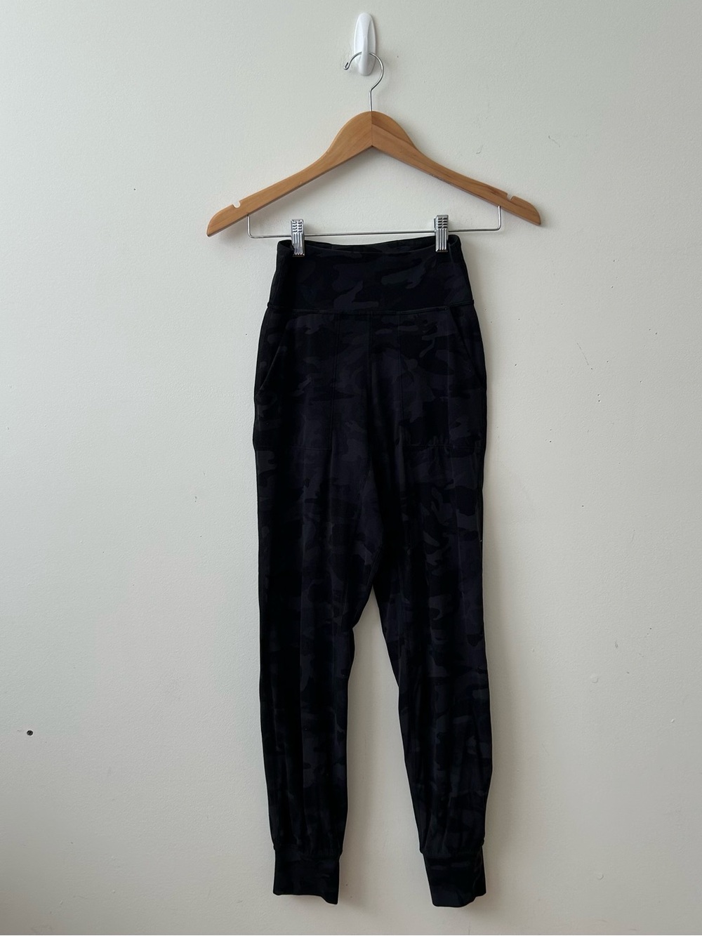 lululemon athletica Women's Black/Gray Camo Ankle Leggings Logo Size 2